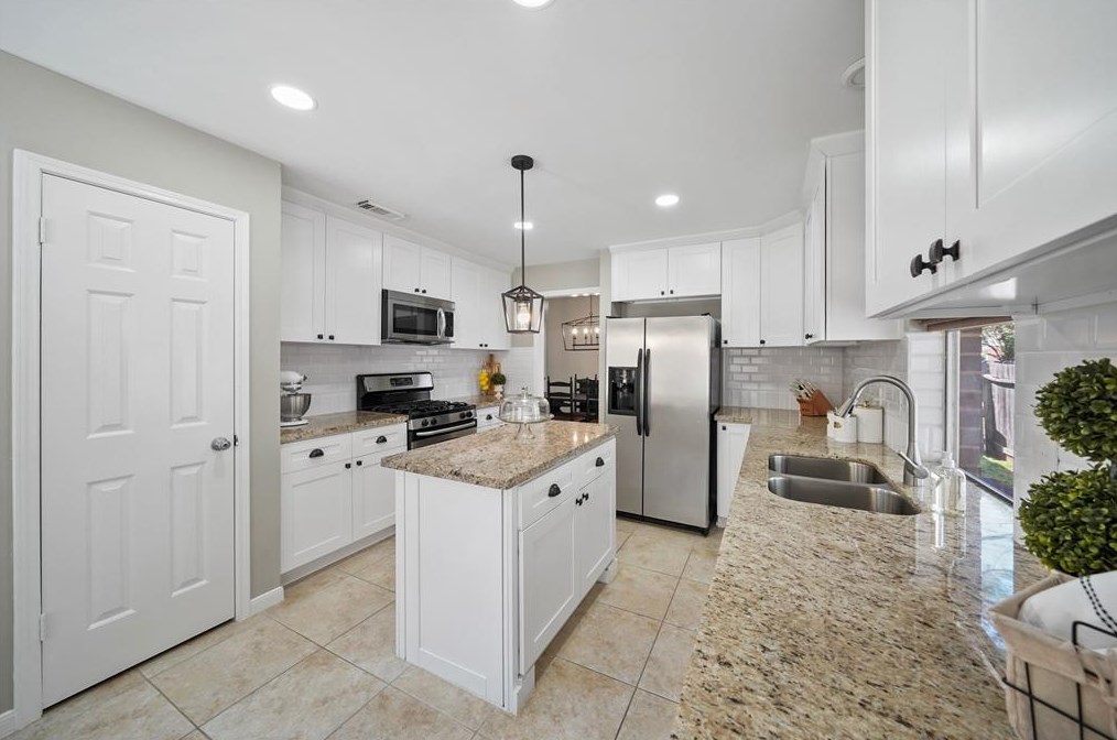 3302 Barkers Frst Ln, Houston TX  77084-5549 exterior