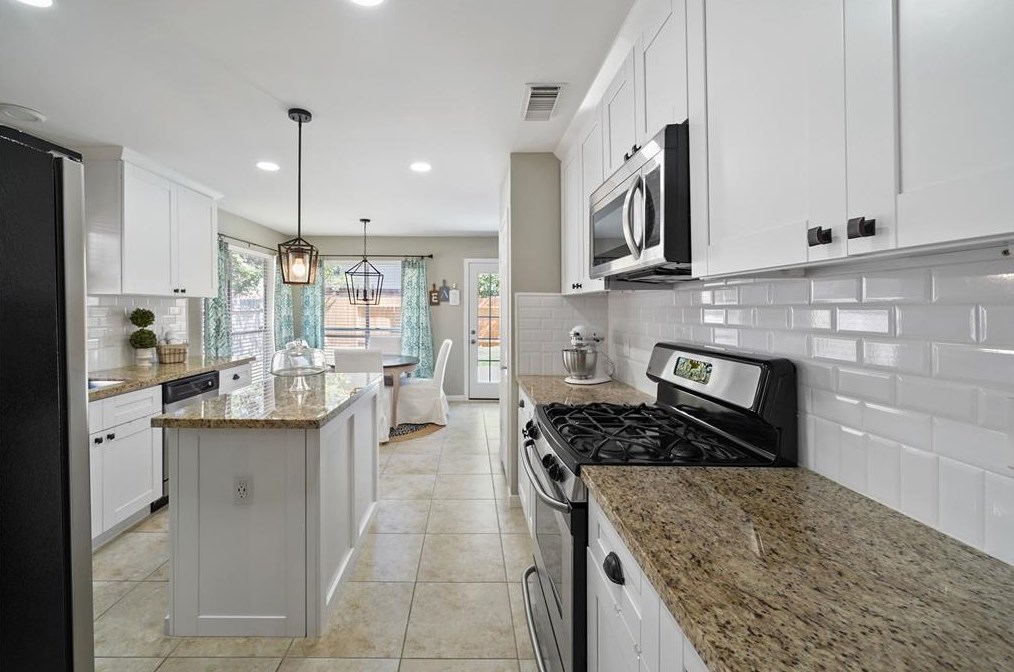 3302 Barkers Frst Ln, Houston TX  77084-5549 exterior
