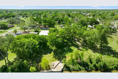 804 Robson, Columbus, TX 78934 - Photo 17