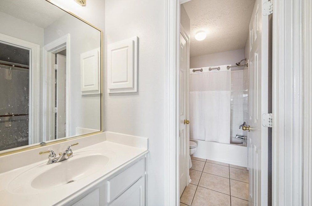 2122 Fortuna Bella Dr, Pearland TX  77581-5285 exterior