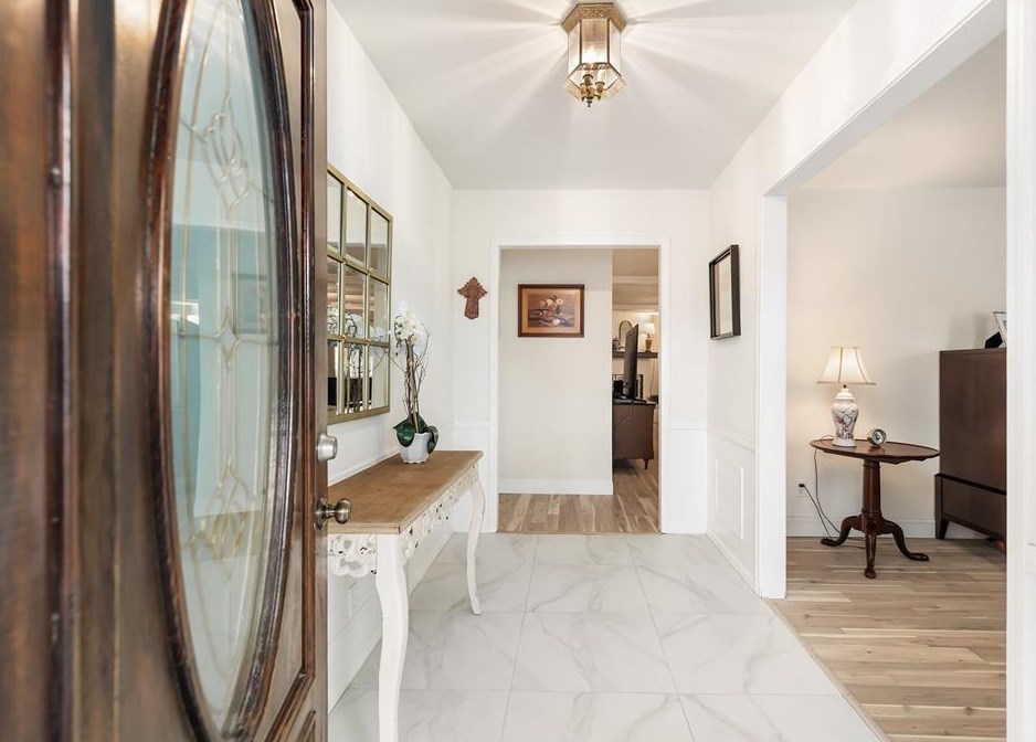 5010 Oak Shadows Dr, Houston TX  77091-5214 exterior