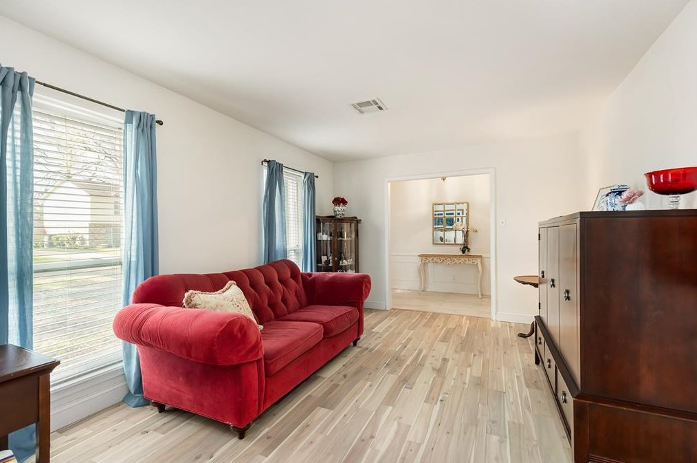 5010 Oak Shadows Dr, Houston TX  77091-5214 exterior