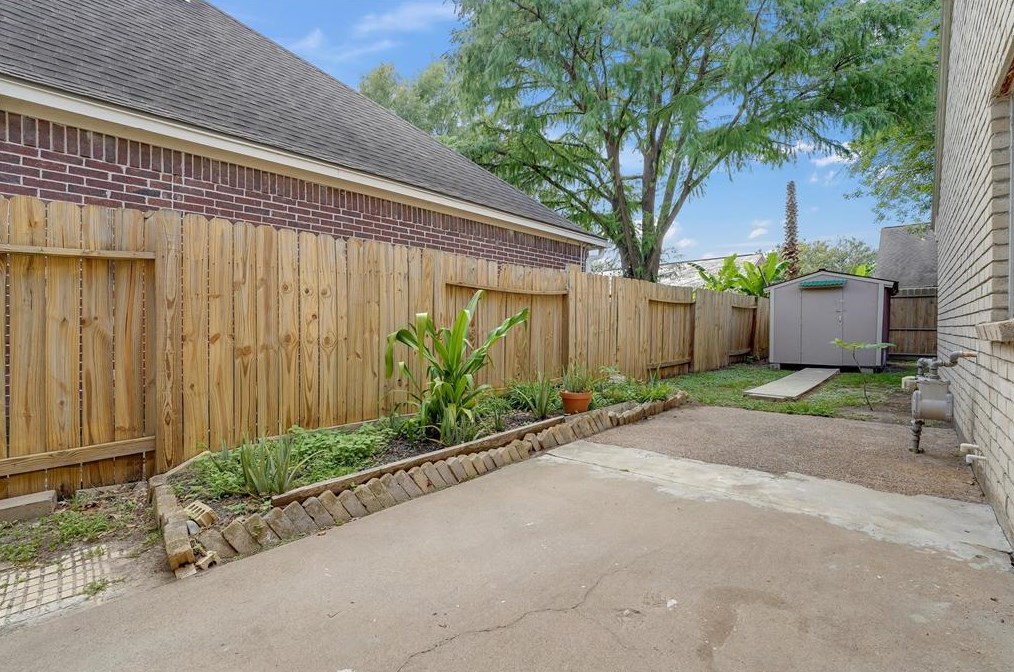 10418 Wayward Wind Ln, Houston TX exterior