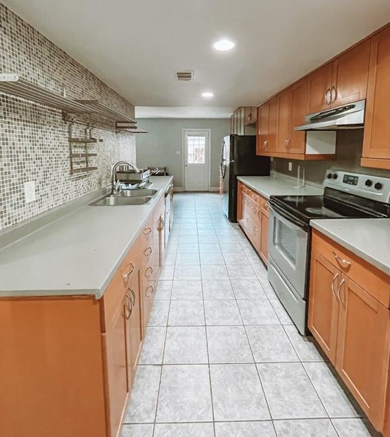 9020 Wilcrest Dr, Houston TX  77099-1847 exterior