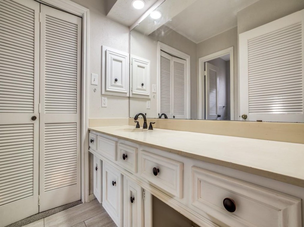 164 Old Brg Lk, Houston TX  77069-3463 exterior