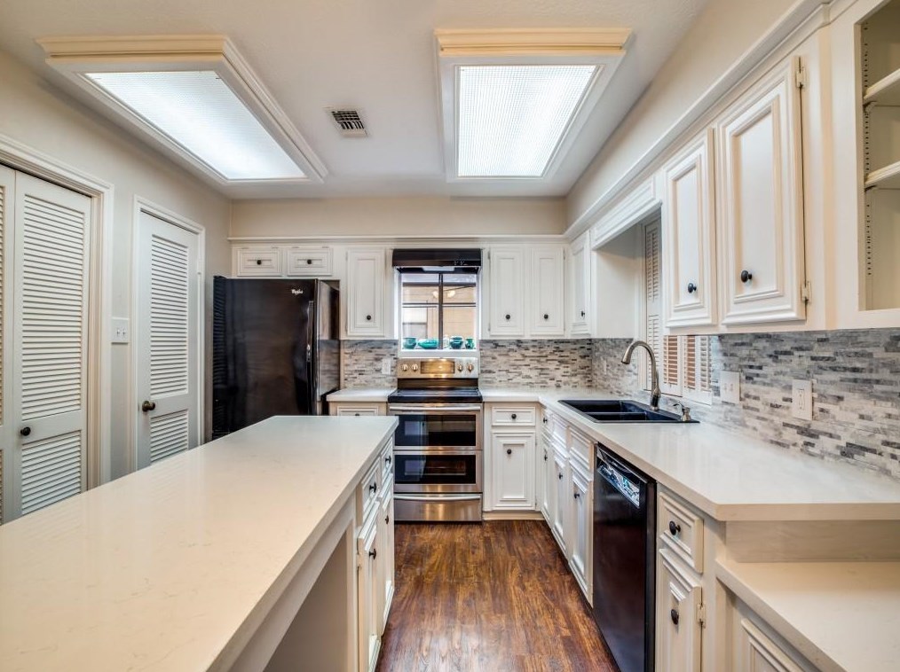 164 Old Brg Lk, Houston TX  77069-3463 exterior