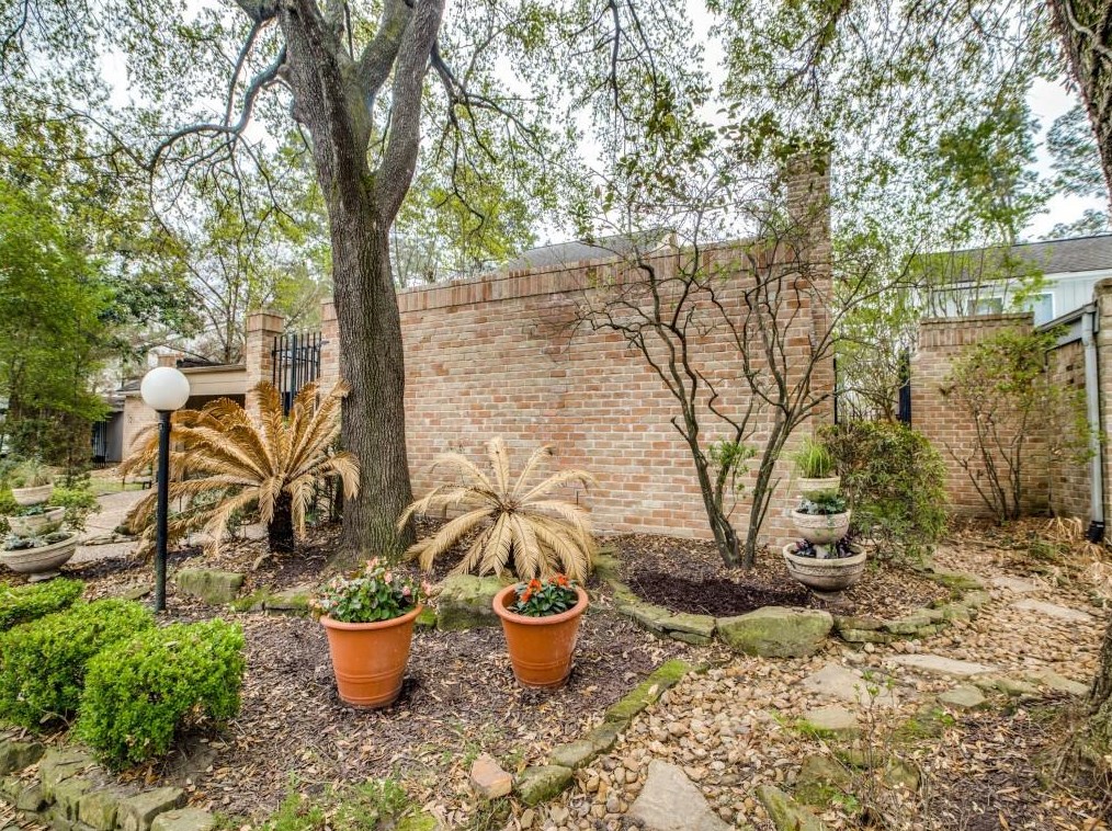 164 Old Bridge Lk, Houston TX  77069-3464 exterior