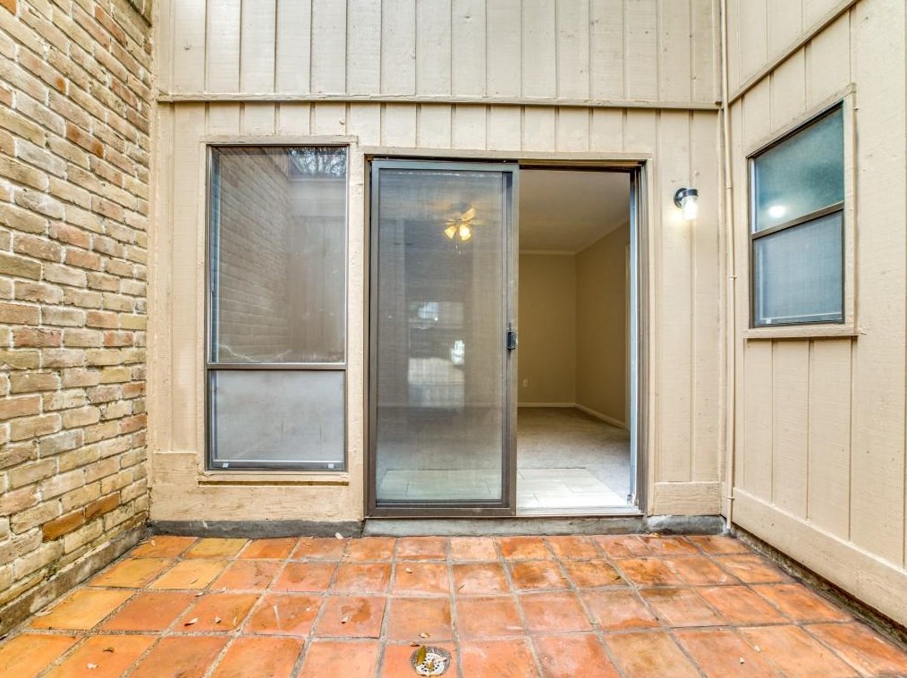 164 Old Brg Lk, Houston TX  77069-3463 exterior