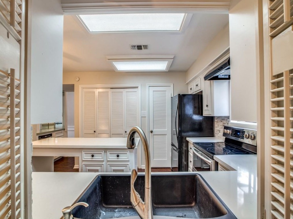 164 Old Brg Lk, Houston TX  77069-3463 exterior