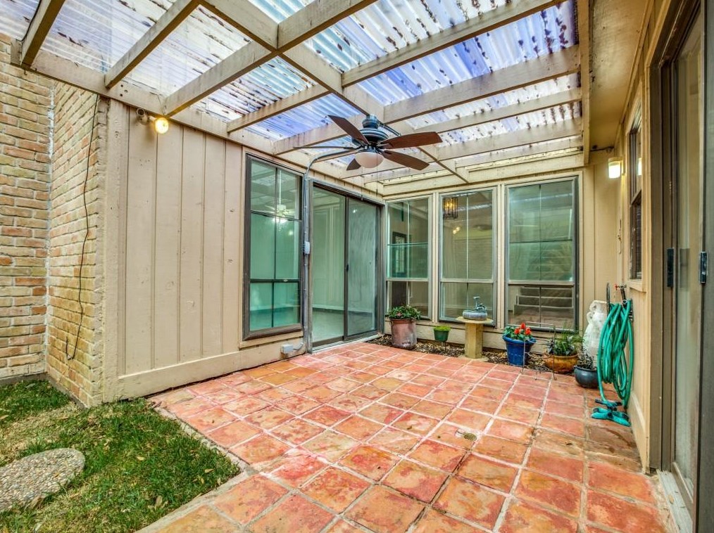 164 Old Brg Lk, Houston TX  77069-3463 exterior