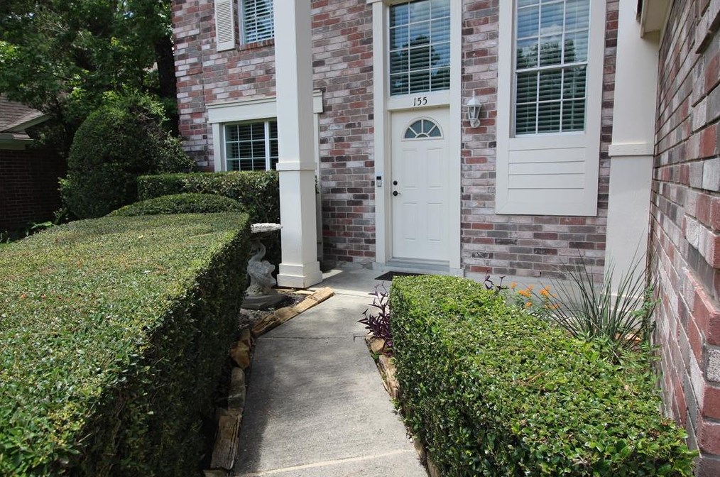 155 Village Knoll Cir, Spring TX  77381-4452 exterior