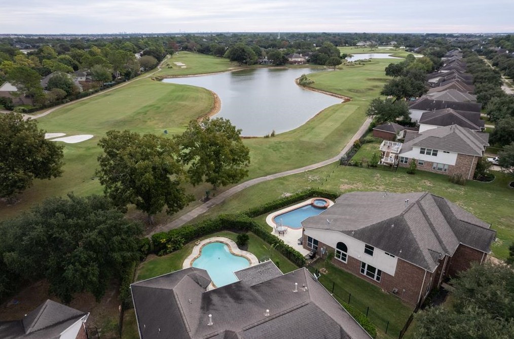 1903 Blue Water Bay Dr, Katy TX  77494-6220 exterior