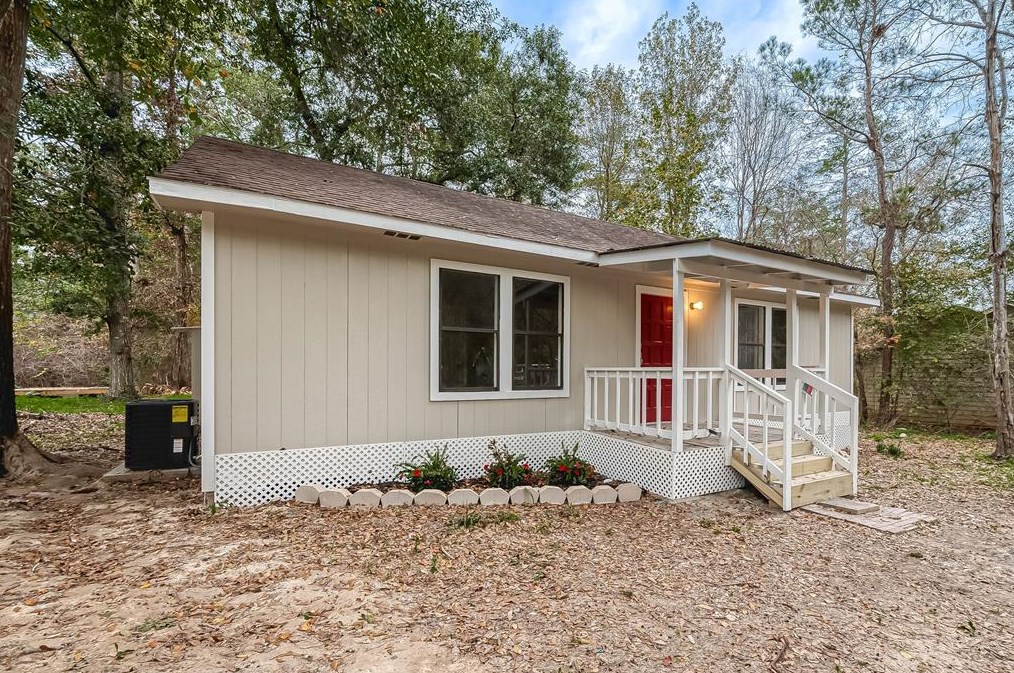 10675 Royal Cavins Dr, Conroe TX  77303-2721 exterior