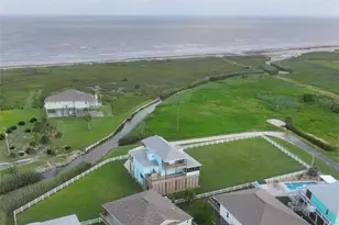 810 4th St, Port Bolivar, TX 77650 - Photo 3