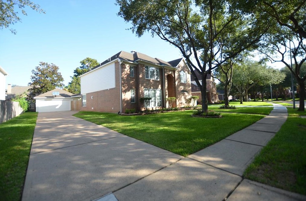 1706 Heddon Falls Dr, Sugar Land TX  77479-5599 exterior