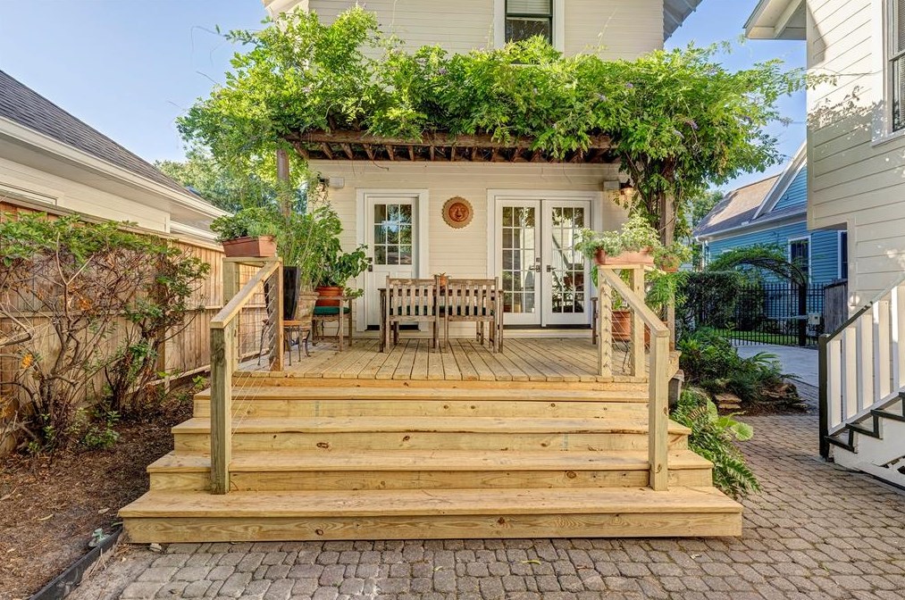 426 Woodland St, Houston TX  77009-6543 exterior