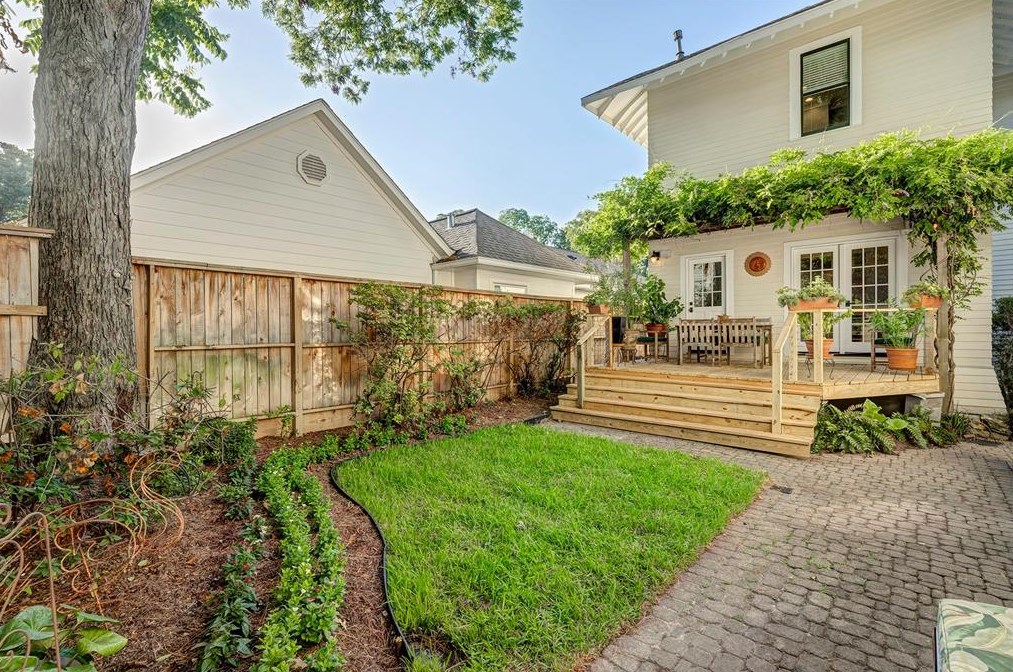 426 Woodland St, Houston TX  77009-6543 exterior
