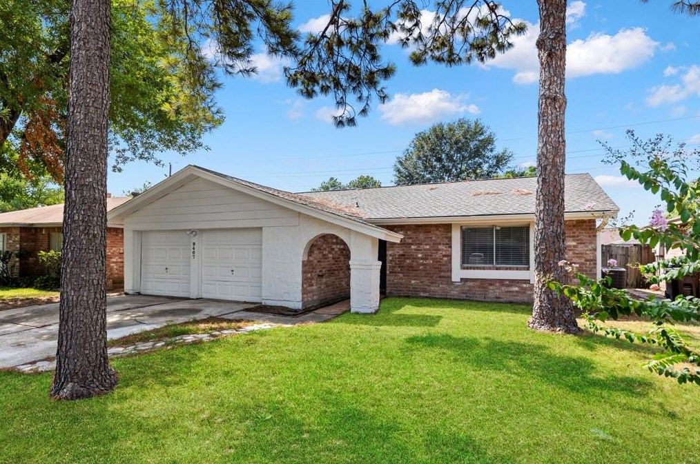 9407 Willow Wood Ln, Houston TX  77086-3027 exterior