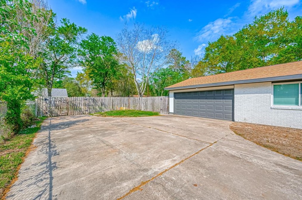 9942 Briarwild Ln, Houston TX  77080-7604 exterior