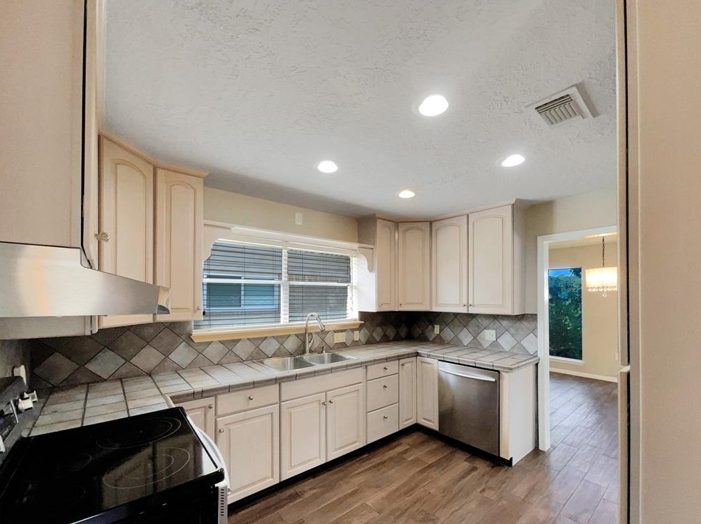 15911 Brookvilla Dr, Houston TX  77059-5910 exterior