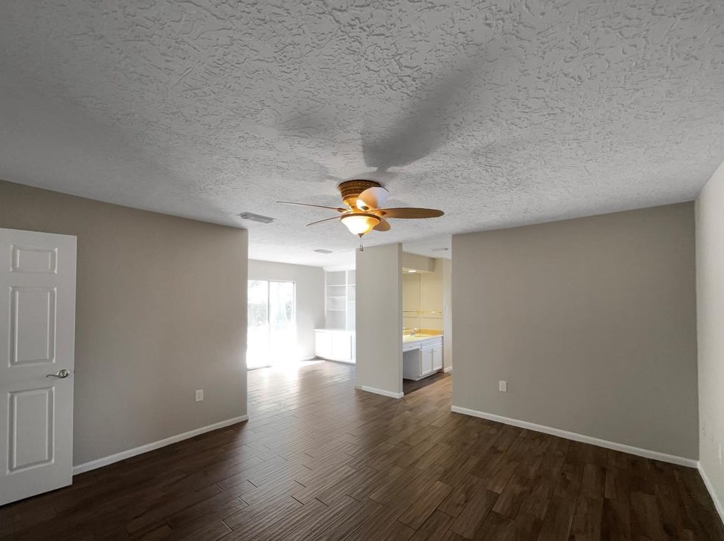 15911 Brookvilla Dr, Houston TX  77059-5910 exterior