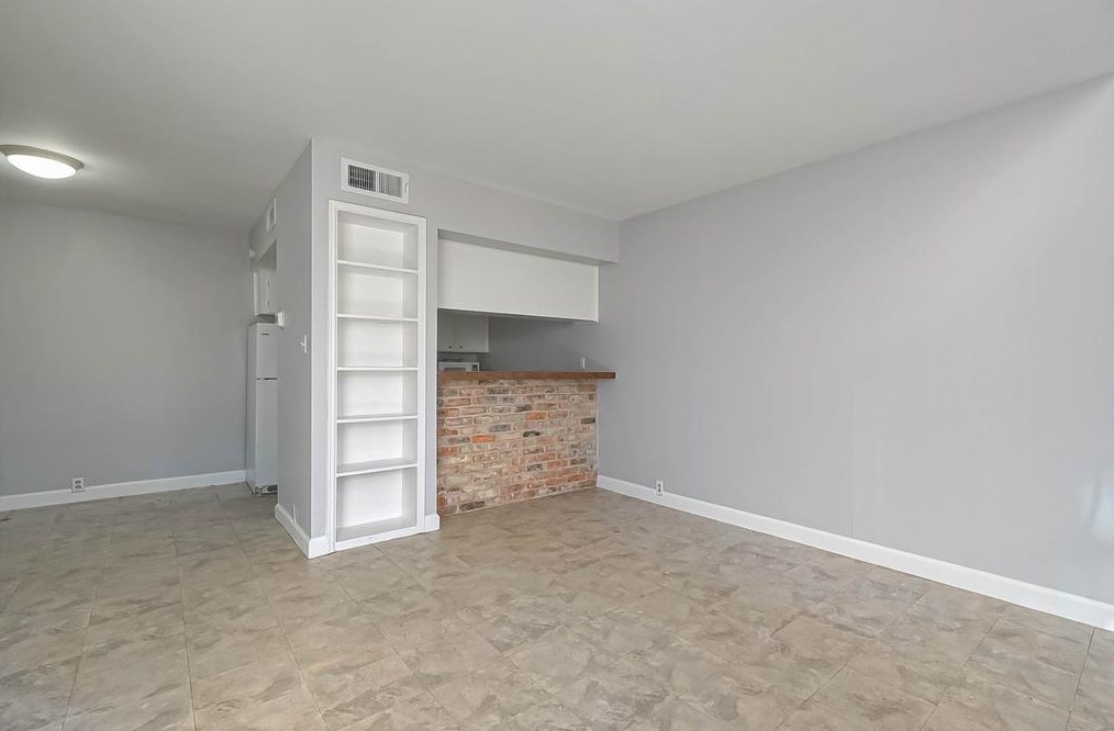 4707 Graustark St, Houston TX  77006-6005 exterior