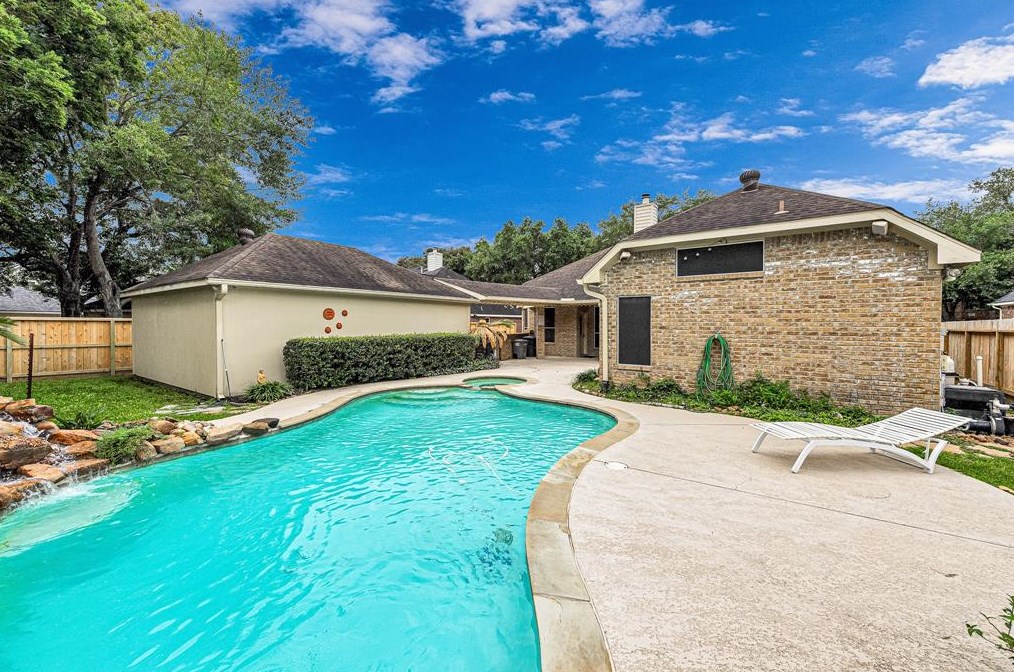 2510 Cooling Breeze Dr, Richmond TX 77406-6895 exterior