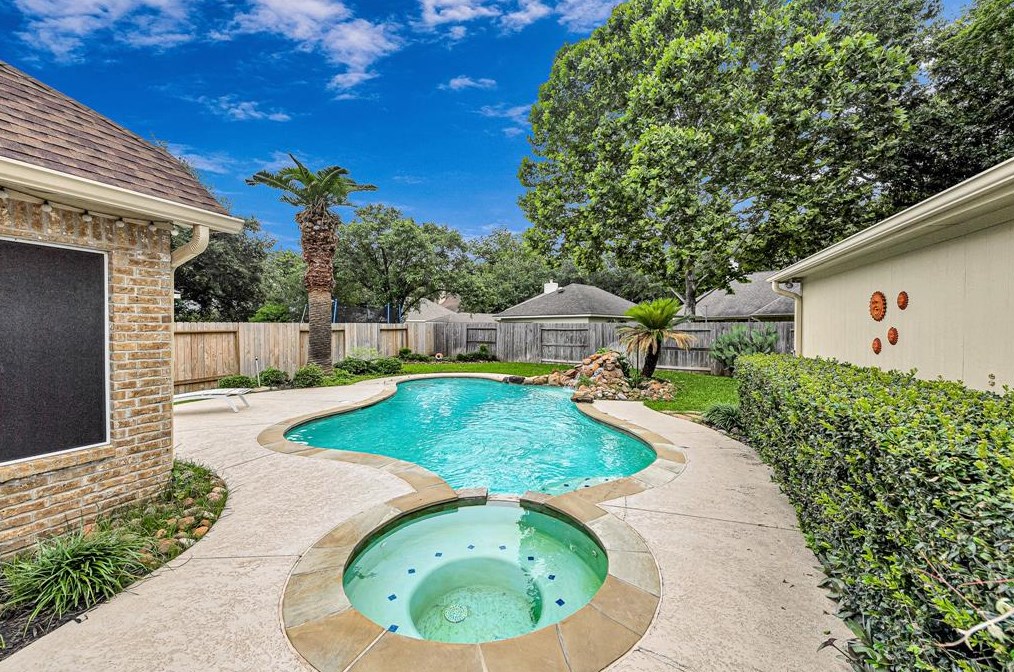 2510 Cooling Breeze Dr, Richmond TX 77406-6895 exterior