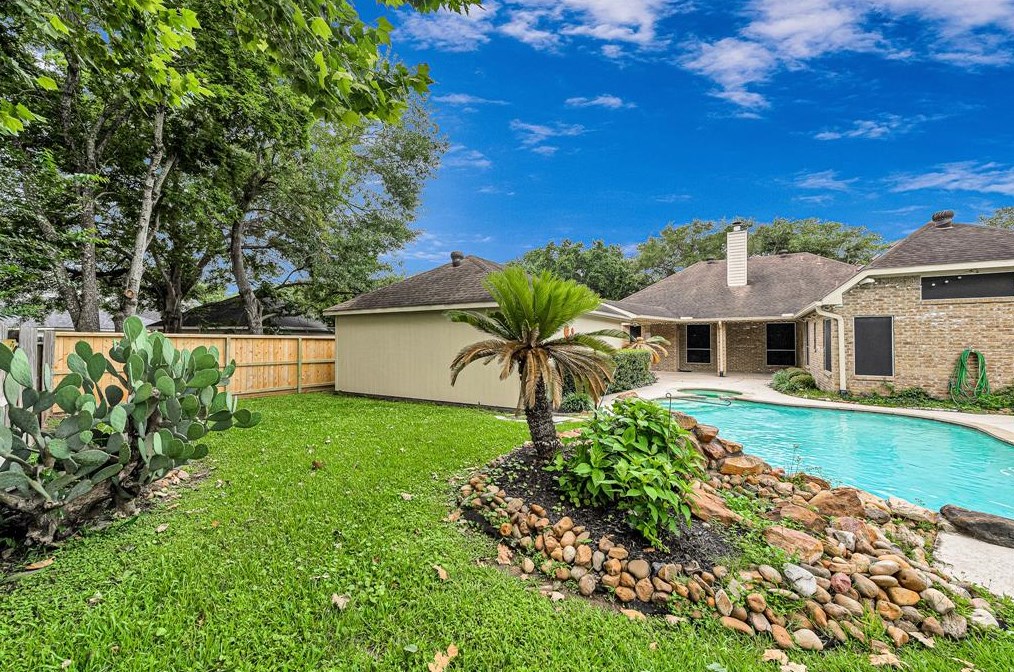 2510 Cooling Breeze Dr, Richmond TX 77406-6895 exterior