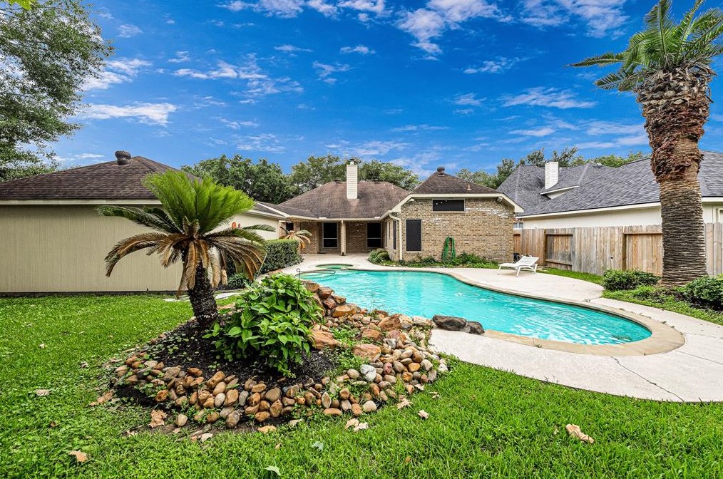 2510 Cooling Breeze Dr, Richmond TX 77406-6895 exterior