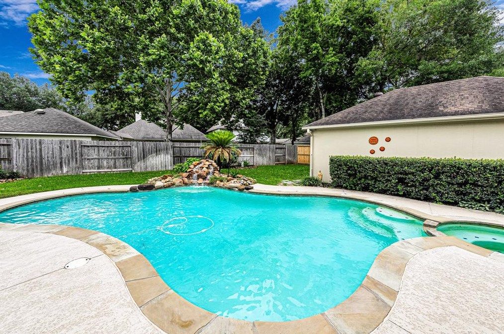 2510 Cooling Breeze Dr, Richmond TX 77406-6895 exterior