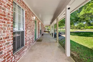 236 N Golfview Dr, Normangee, TX 77871 - Photo 5