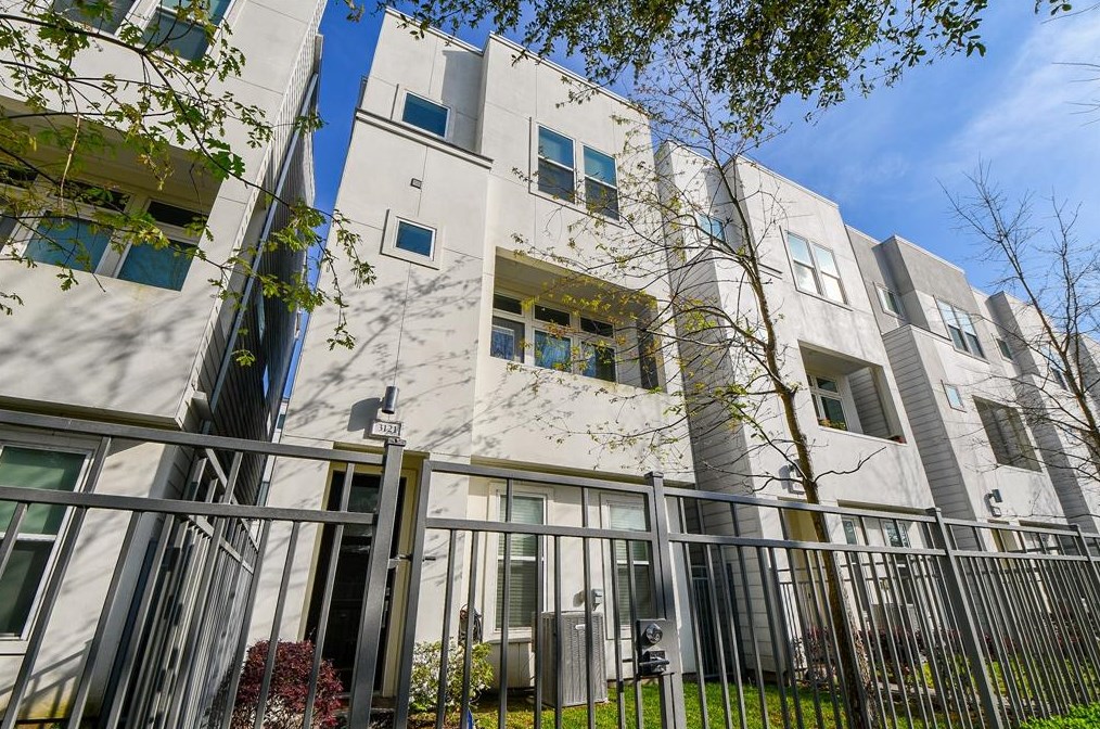 3121 Leeland St, Houston TX  77003-5321 exterior