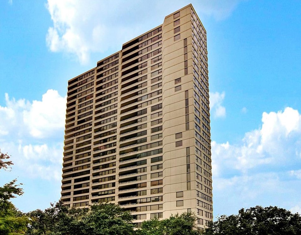 14 Greenway Plz, Houston TX  77046-1400 exterior