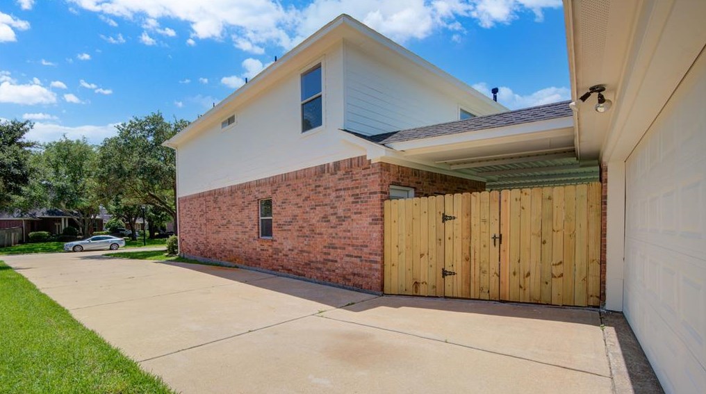 13111 Sunrise Creek Ln, Sugar Land TX  77498-7475 exterior