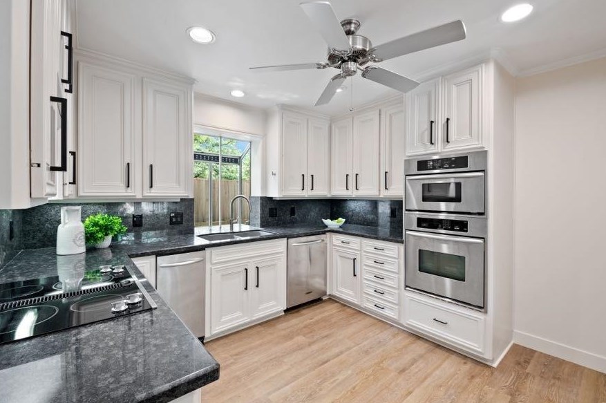 10107 Del Monte Dr, Houston TX  77057-3404 exterior