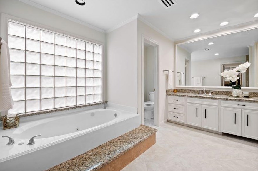 10107 Del Monte Dr, Houston TX  77057-3404 exterior