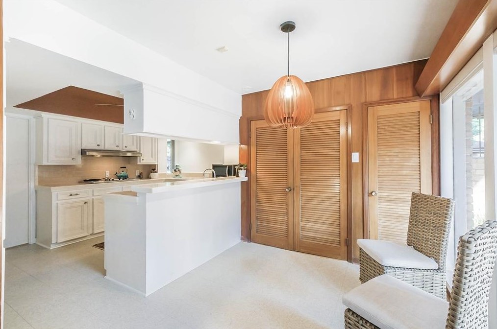 2103 De Milo Dr, Houston TX  77092-4149 exterior