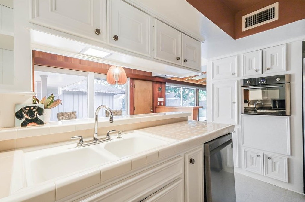 2103 De Milo Dr, Houston TX  77092-4149 exterior