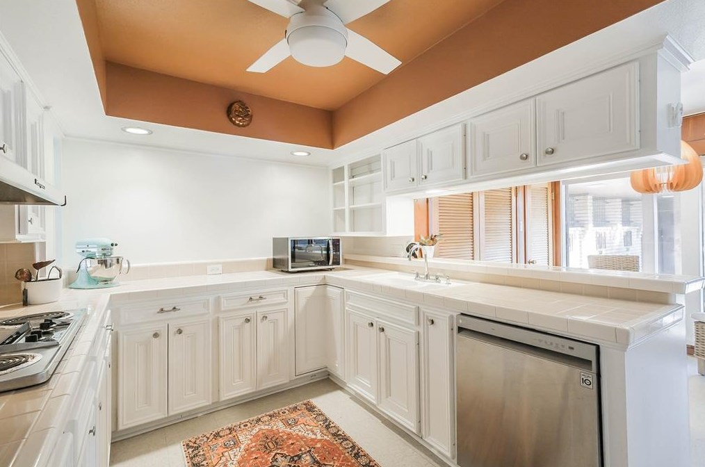 2103 De Milo Dr, Houston TX  77092-4149 exterior