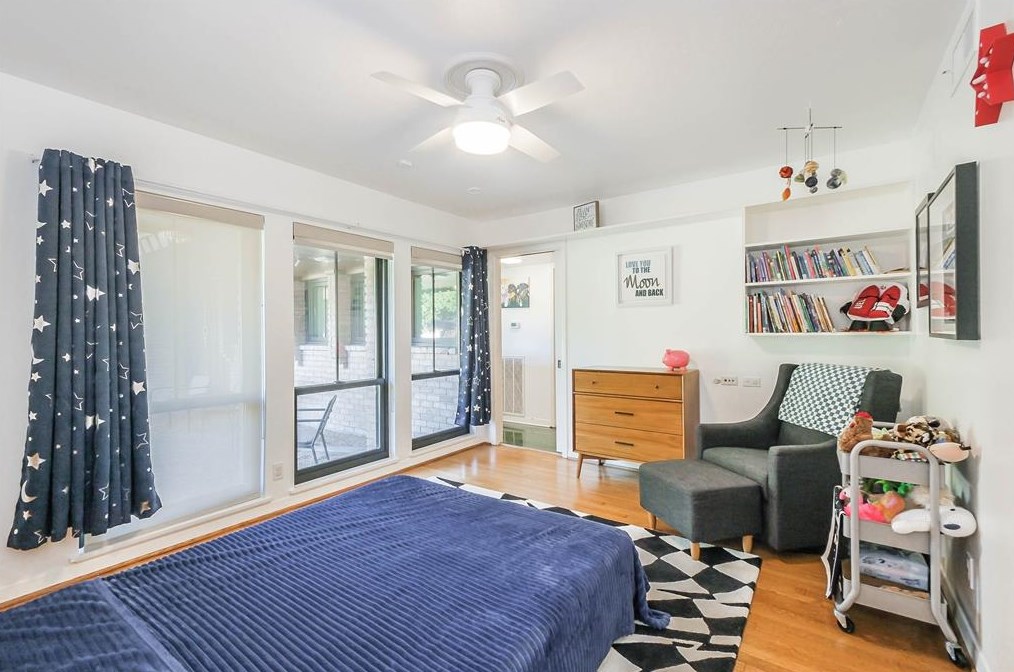 2103 De Milo Dr, Houston TX  77092-4149 exterior