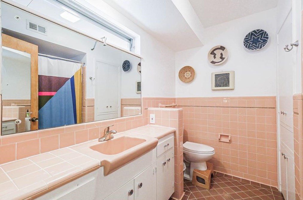 2103 De Milo Dr, Houston TX  77092-4149 exterior