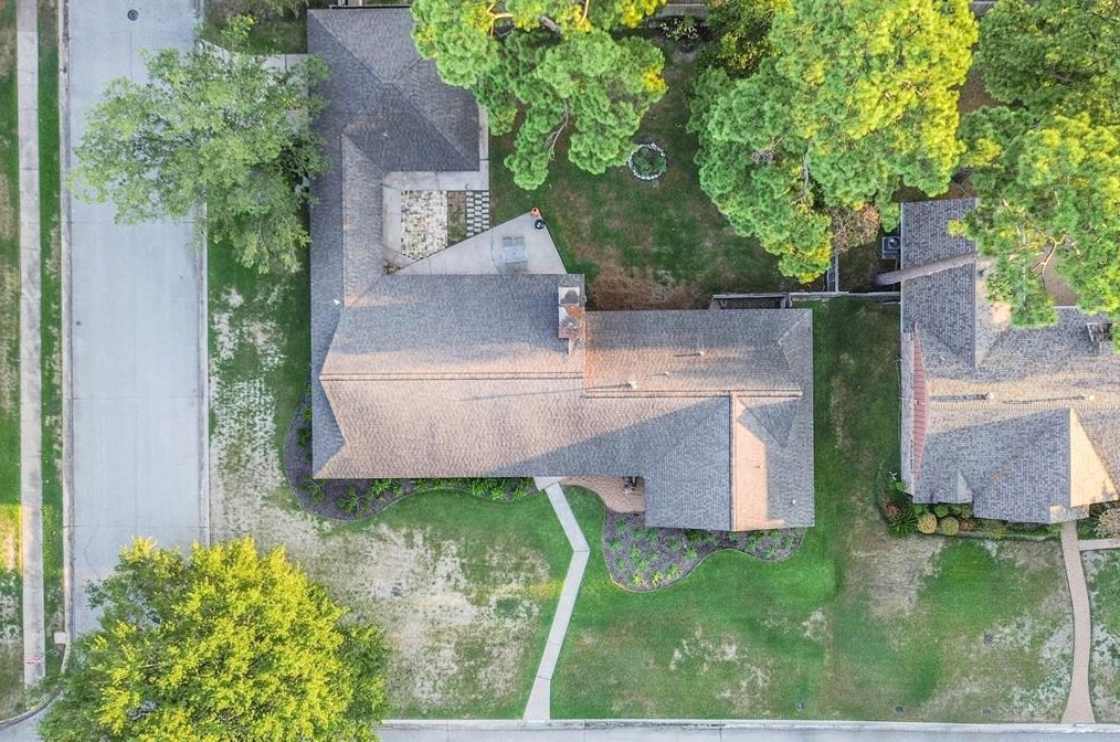 2103 De Milo Dr, Houston TX  77092-4149 exterior