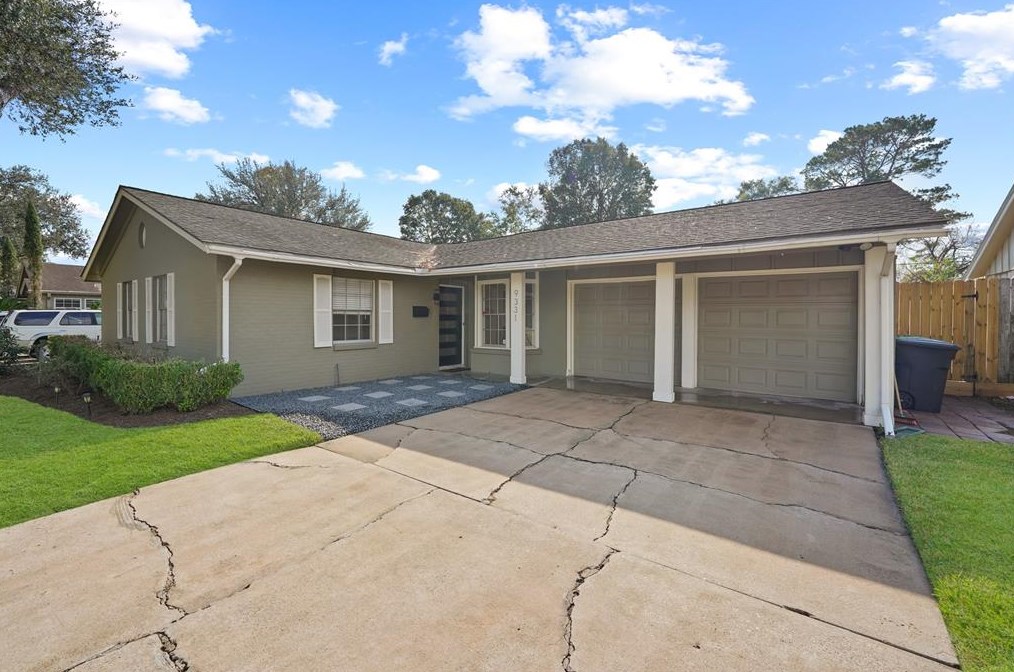 9331 Highmeadow Dr, Houston TX  77063-3931 exterior