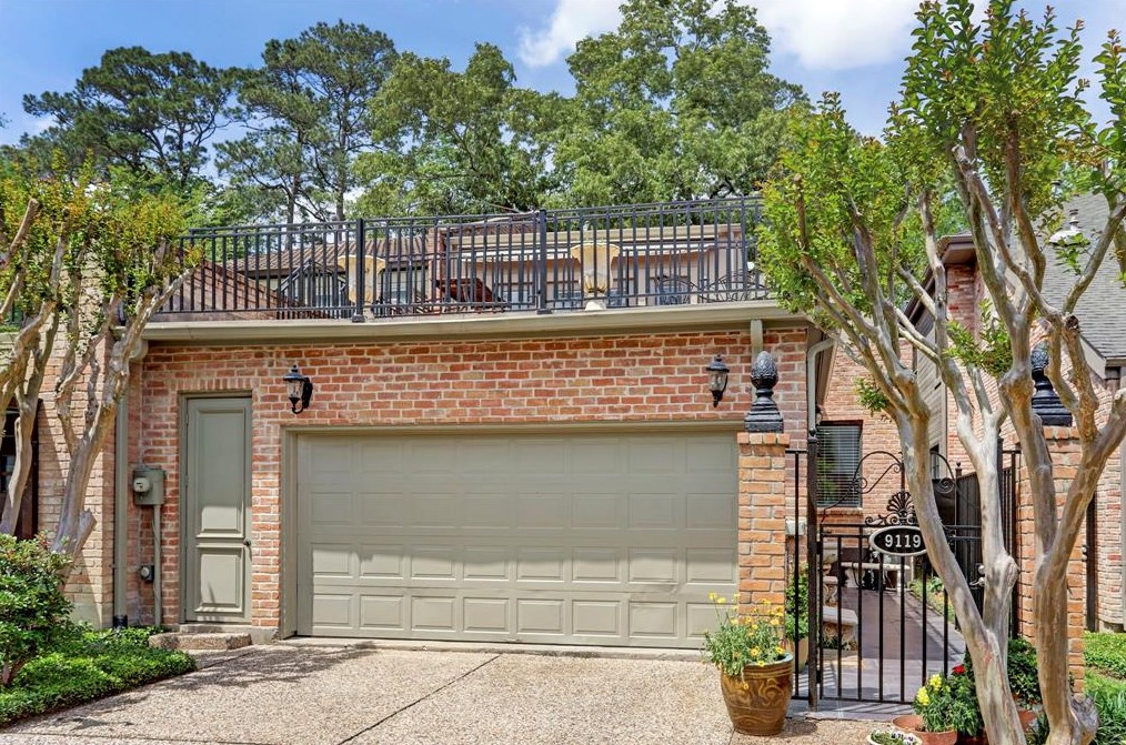 9119 Briar Forest Dr, Houston TX  77024-7213 exterior