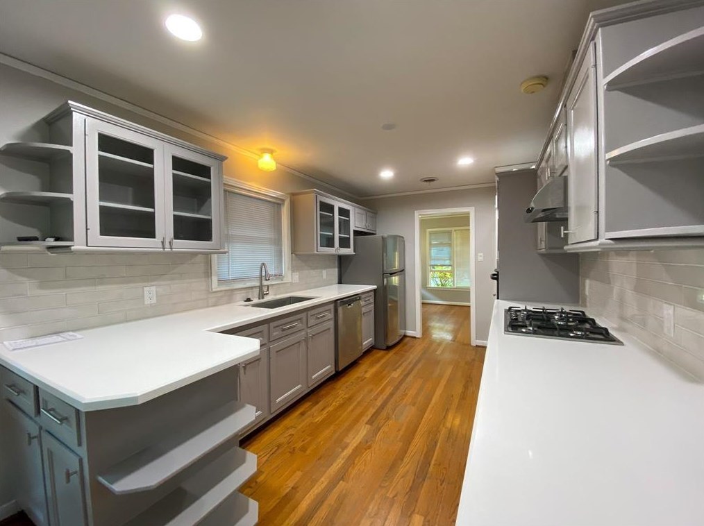2405 Dorrington St, Houston TX  77030-1926 exterior