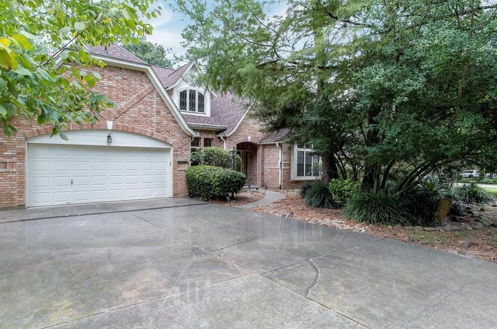 33 Sweetleaf Ct, Spring TX  77381-2972 exterior