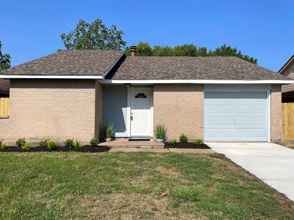 10718 Parkland Woods Dr, Sugar Land TX  77498-1733 exterior