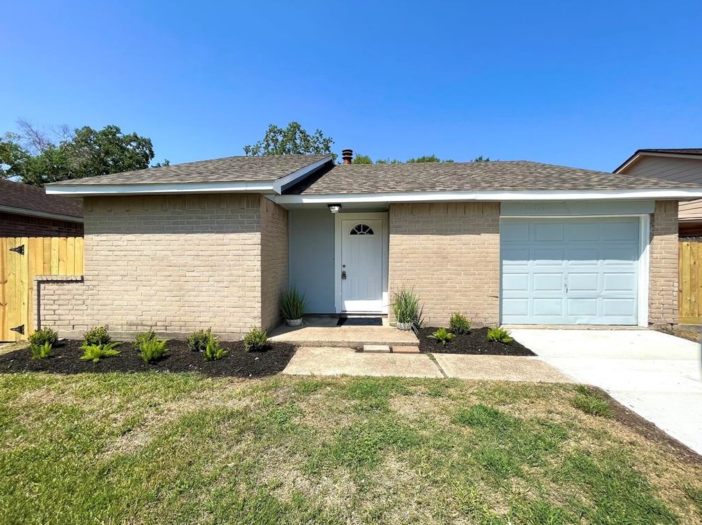 10718 Parkland Woods Dr, Sugar Land TX  77498-1733 exterior