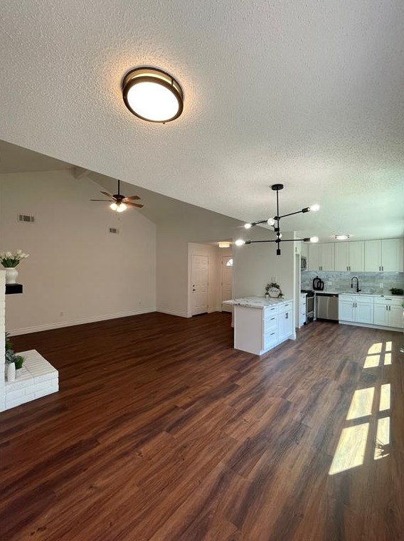 10718 Parkland Woods Dr, Sugar Land TX  77498-1733 exterior